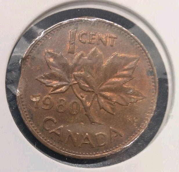 1980 Canada Penny Clipped Planchet Mint Error Coin Elizabeth II 1 Cent0