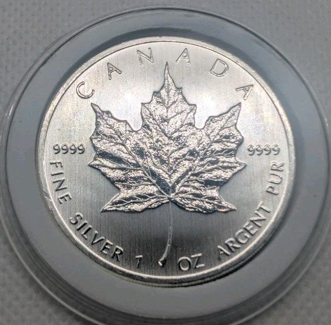 2011 Canada $5 Silver Maple Leaf Coin .9999 Pure 1 oz Fine Silver Bullion0
